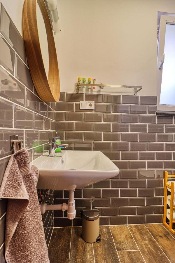 Barka Apartman Eger Exteriör bild