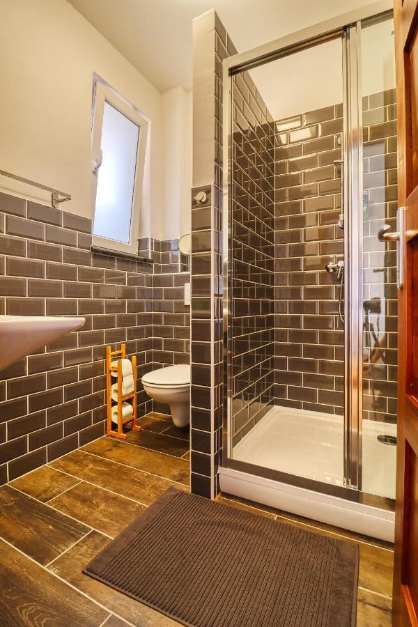 Barka Apartman Eger Exteriör bild