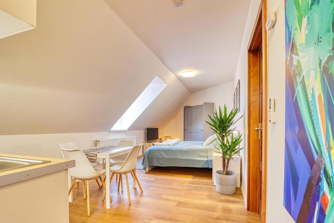 Barka Apartman Eger Exteriör bild