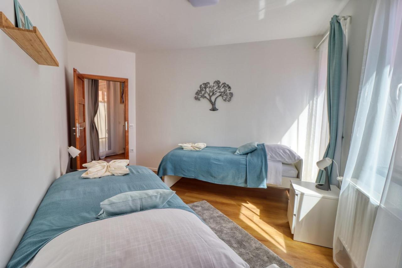 Barka Apartman Eger Exteriör bild