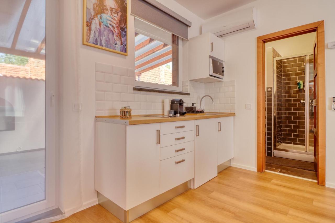 Barka Apartman Eger Exteriör bild